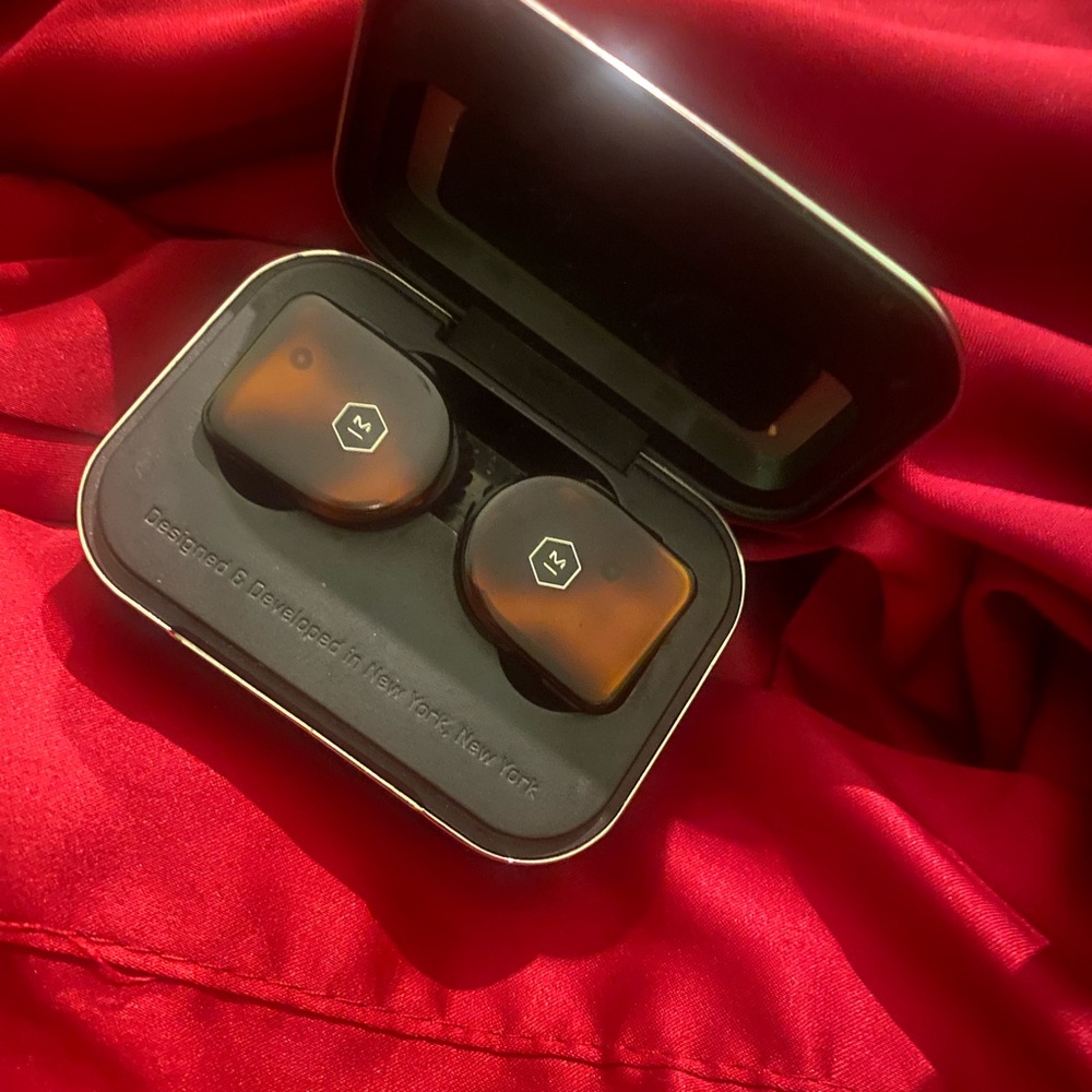 MASTER AND DYNAMIC TORTOISE Black and Orange Earbuds RETRO RARE. $ FIRM